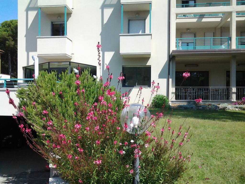 Hotel Flora Marina Di Bibbona Exterior photo