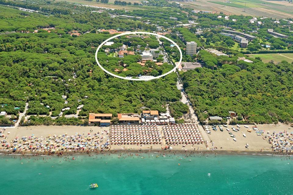 Hotel Flora Marina Di Bibbona Exterior photo