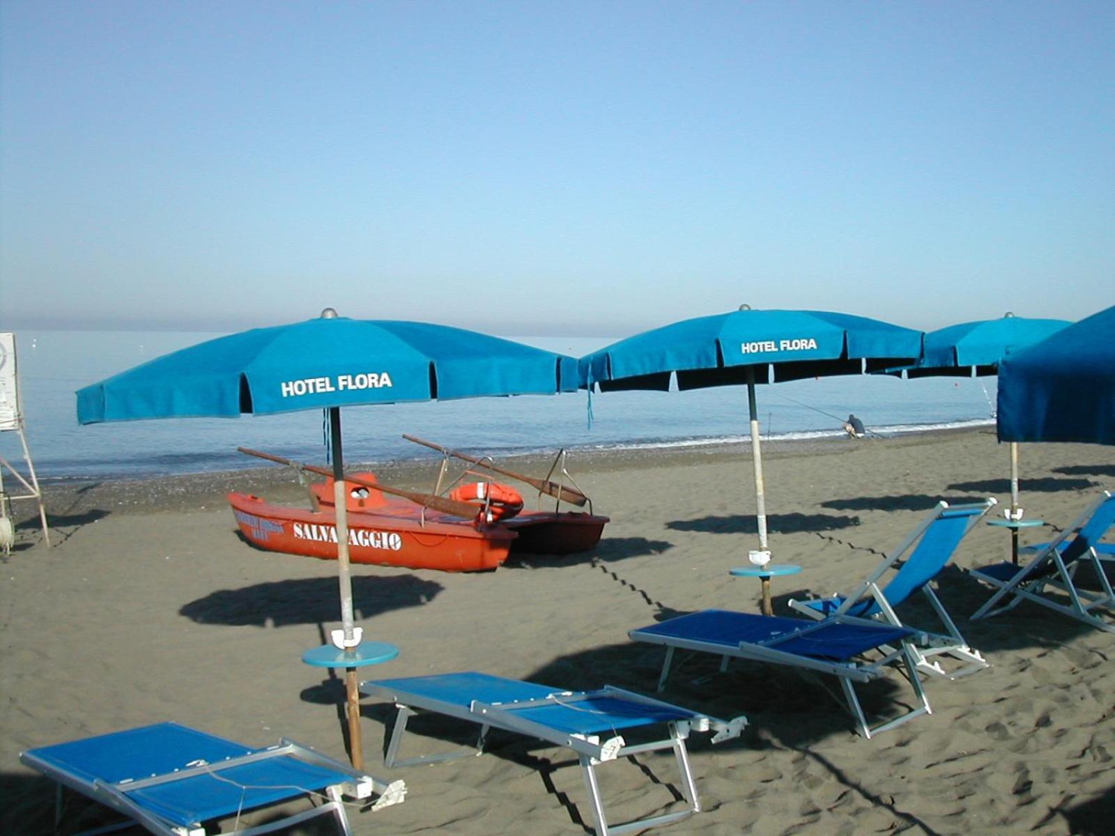 Hotel Flora Marina Di Bibbona Exterior photo