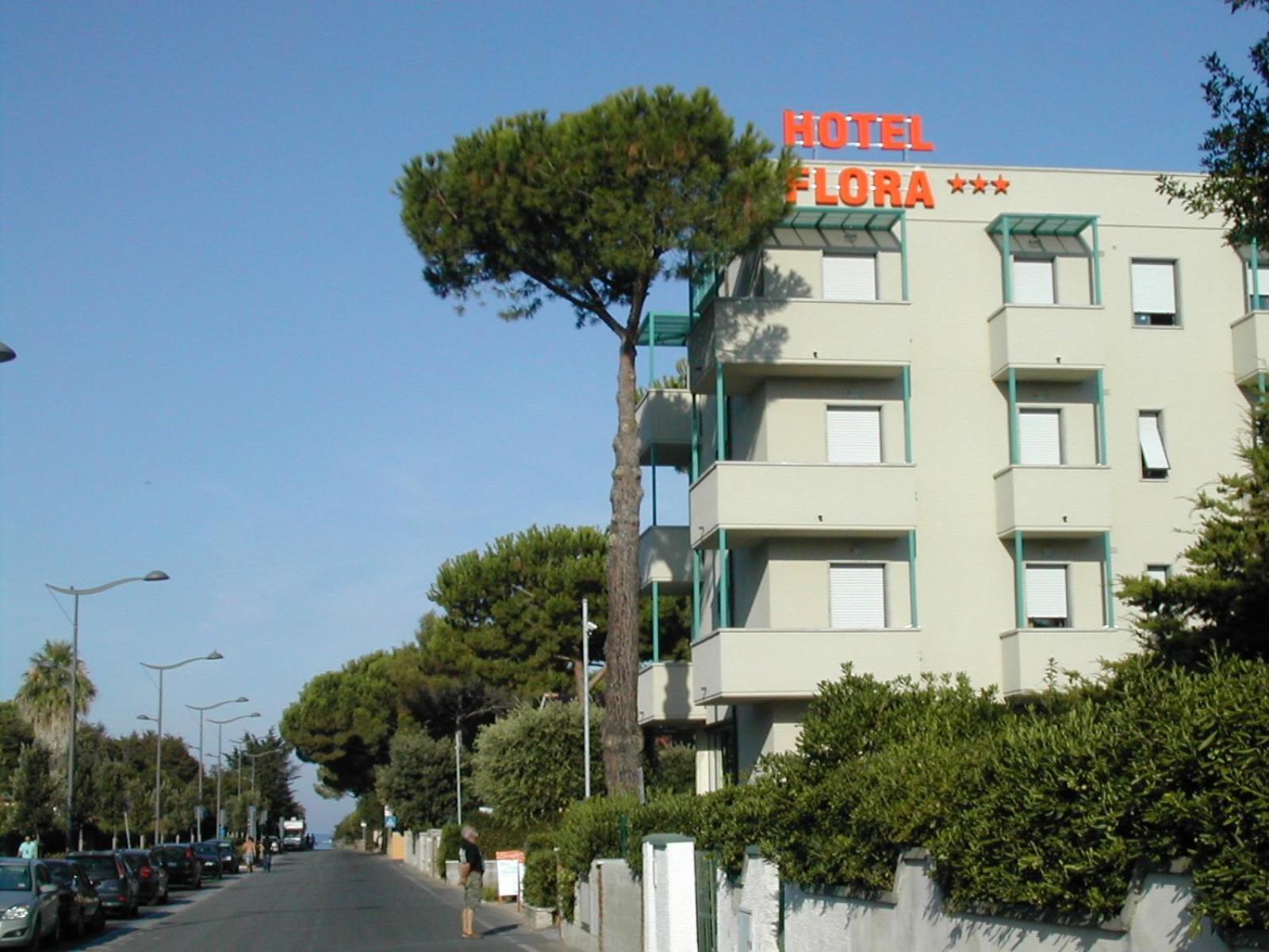 Hotel Flora Marina Di Bibbona Exterior photo