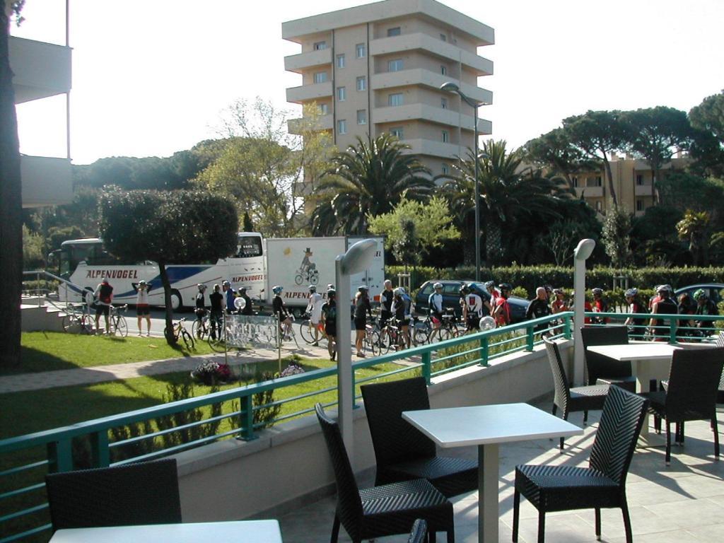 Hotel Flora Marina Di Bibbona Exterior photo