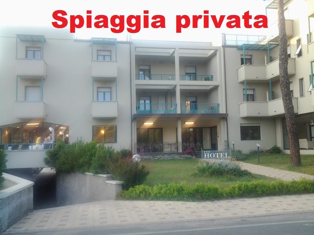 Hotel Flora Marina Di Bibbona Exterior photo